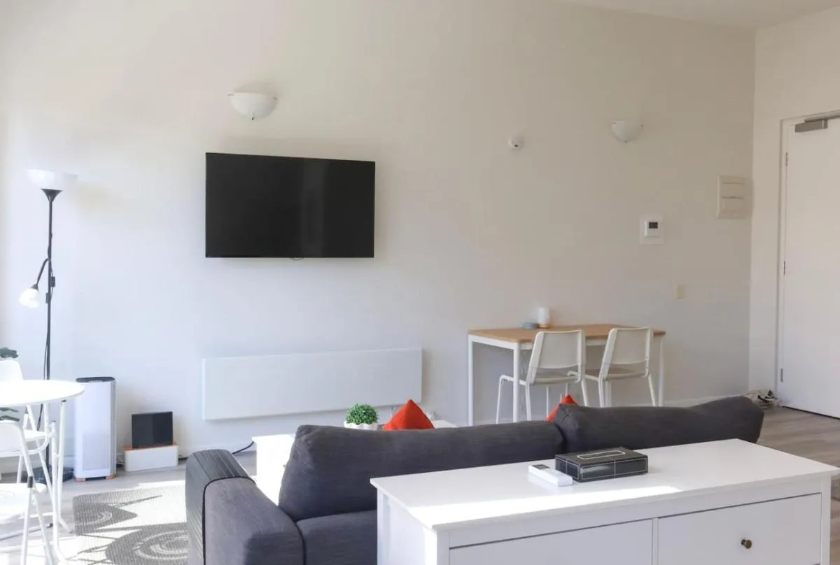 Private Apartment The Clocktower Light and Airy Studio on Bourke St — 3