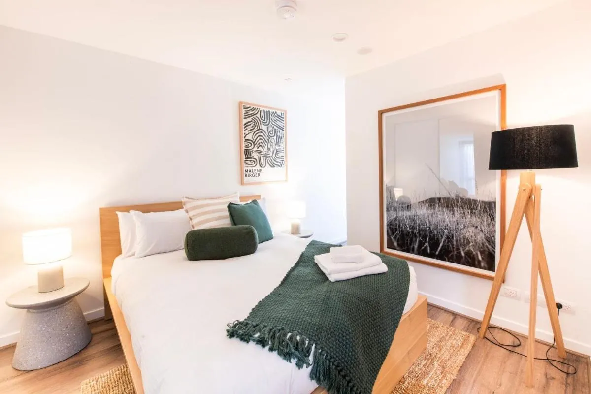 Richmond Retreat with Courtyard Parking — 2