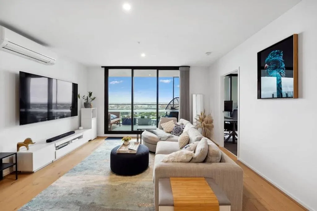 Riverina – Ultimate Footscray Getaway with parking