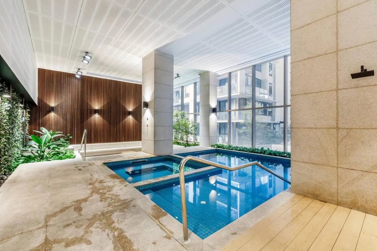 ‘Rose Lane Retreat’ Discover Melbourne City Charm — 4