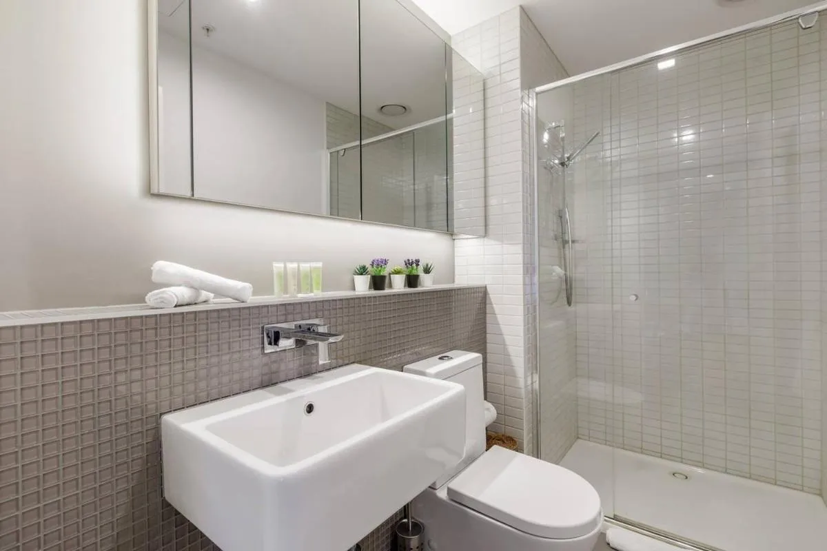 ‘Rose Lane Retreat’ Discover Melbourne City Charm — 3