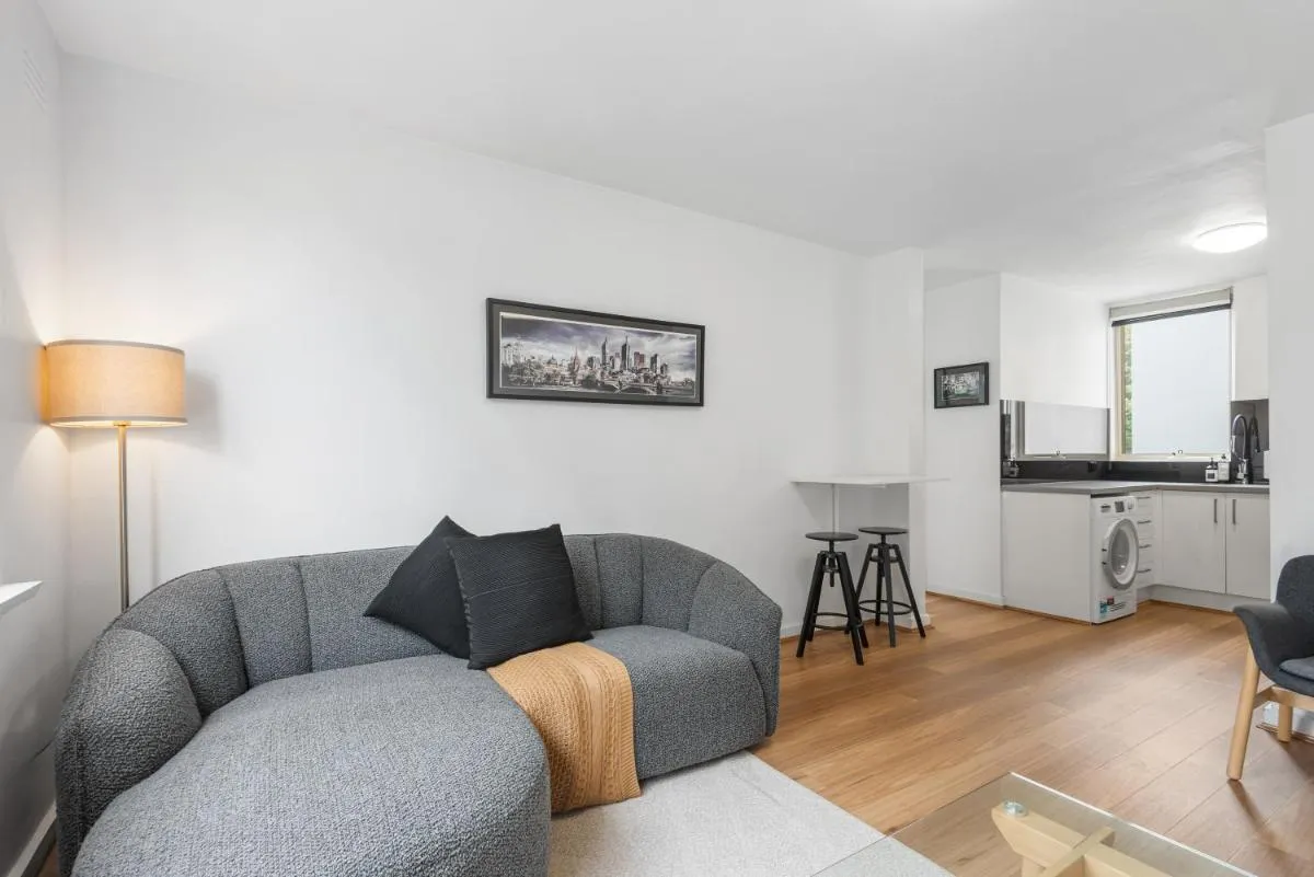 Serenity in South Yarra — 2