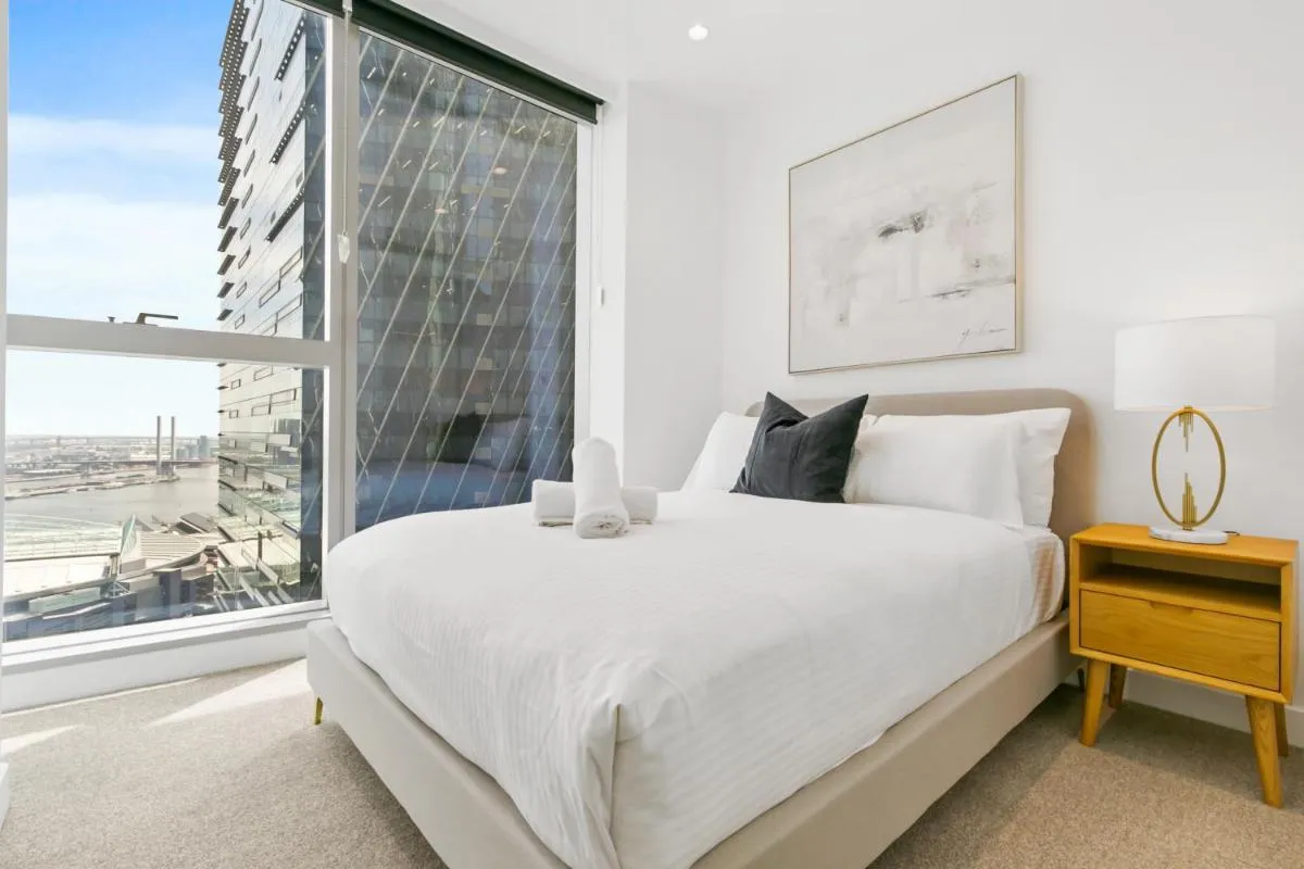 SkyHigh 2BR w Stunning River Views, Gym & Pool — 2