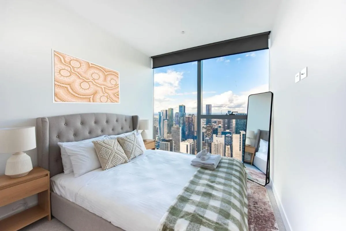 Sky High Serenity Luxe Apartment on Level 66 — 2