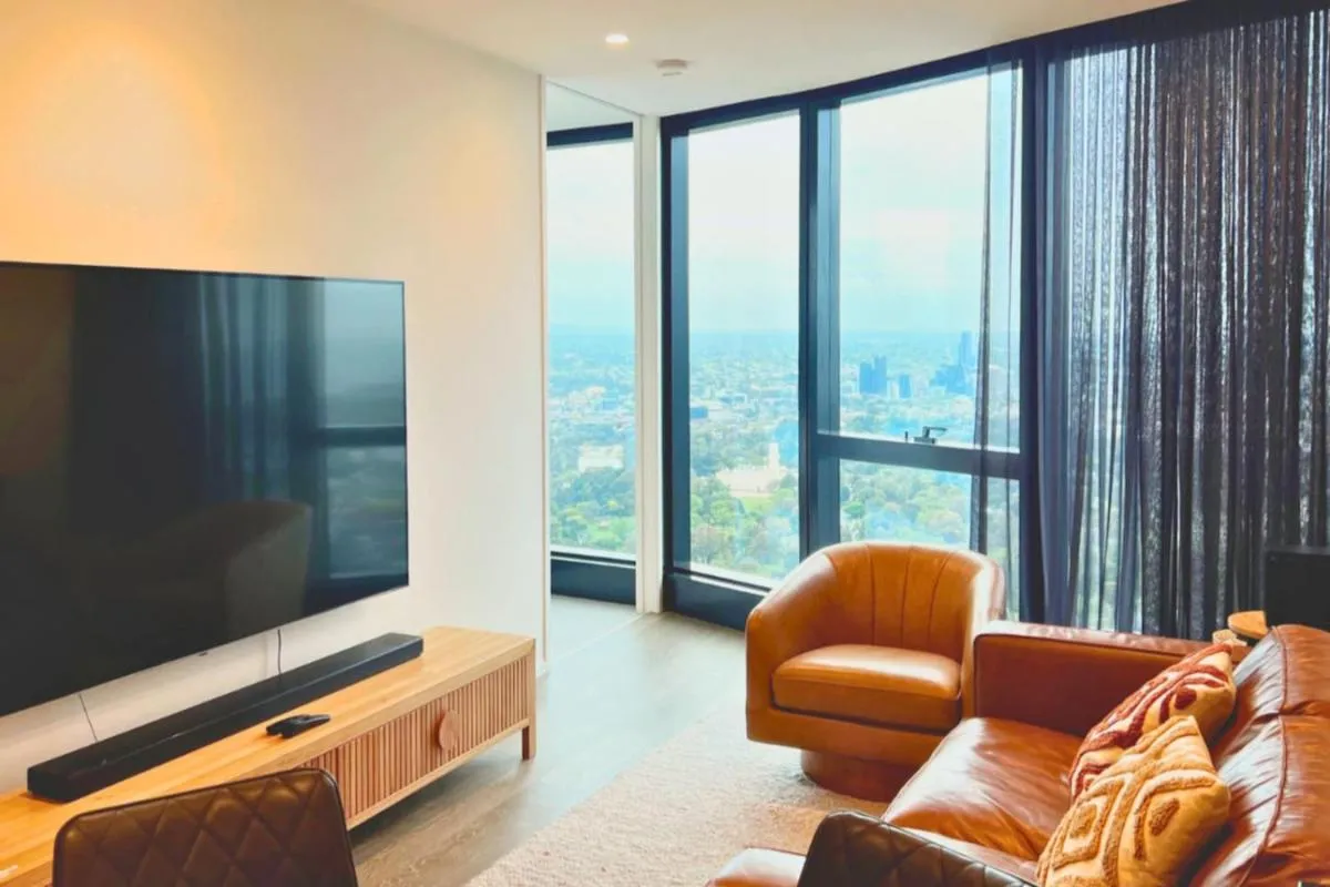 Sky High View 2 Bedroom Apartment in Southbank — 3