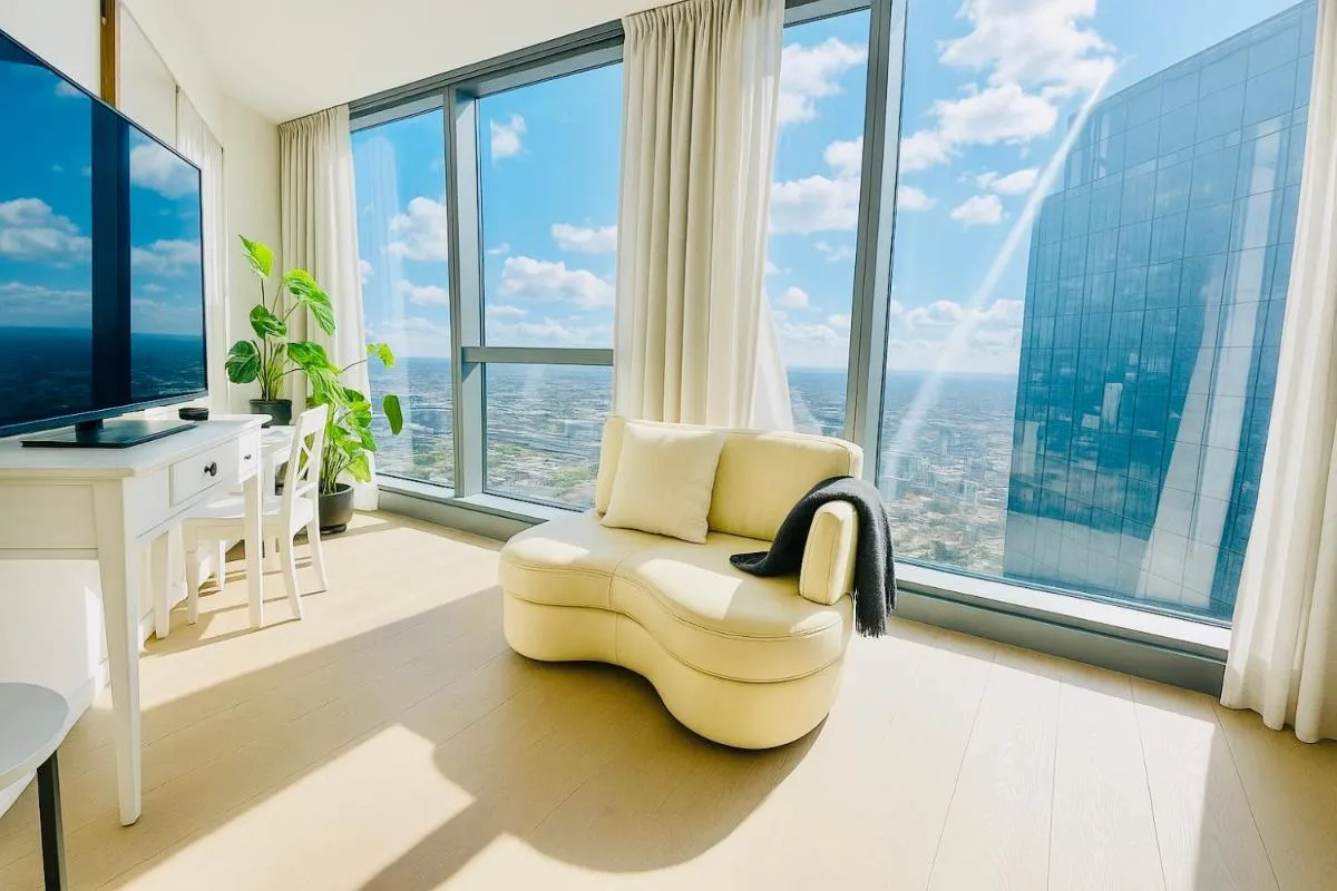 Skyline Executive 2BR Suite Level 66 Corporate-Ready Next to Ritz — 2