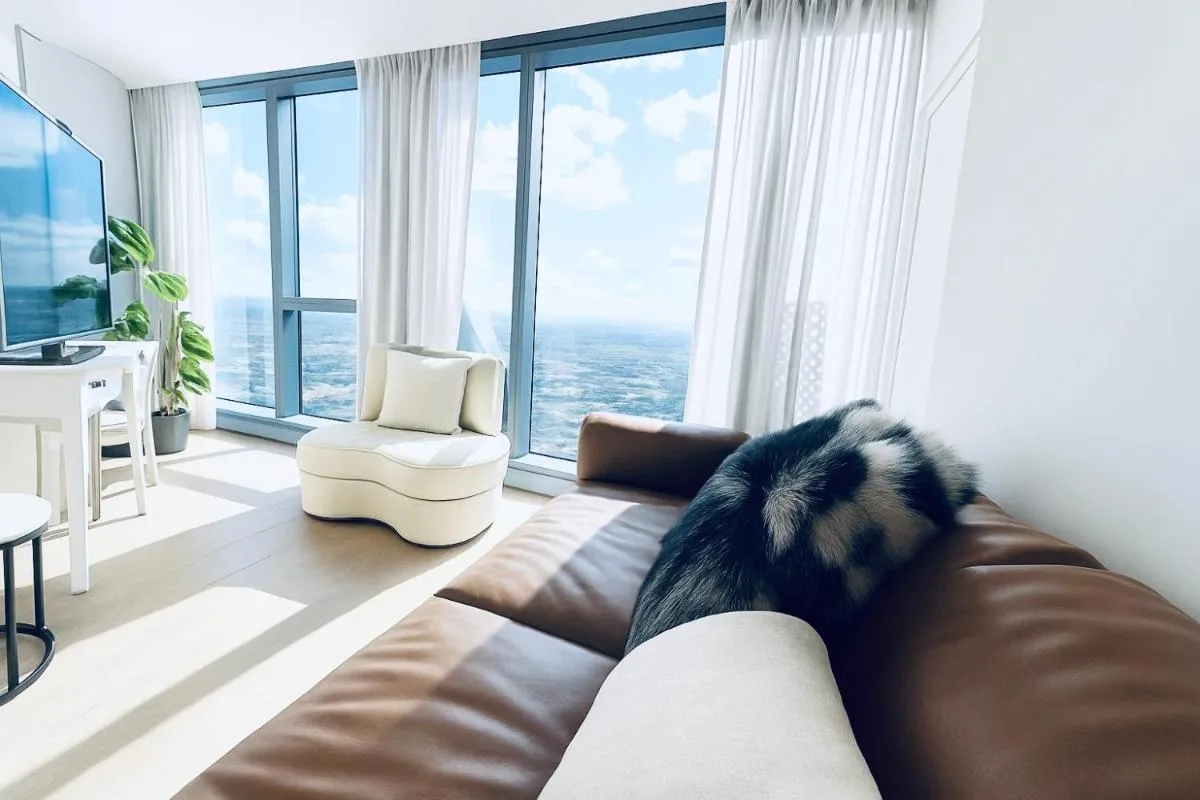 Skyline Executive 2BR Suite Level 66 Corporate-Ready Next to Ritz — 4