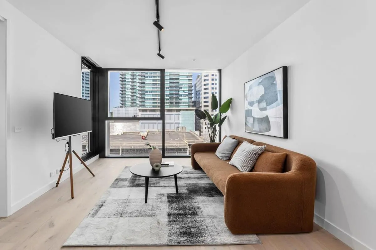 Sleek City Living: 1BR Retreat Apt CBD Wi-Fi Yoga — 5