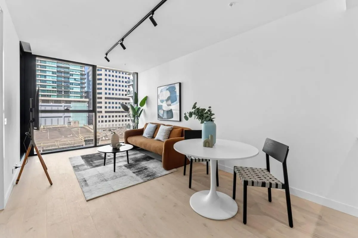 Sleek City Living: 1BR Retreat Apt CBD Wi-Fi Yoga — 4