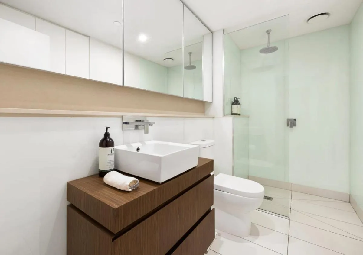South Yarra Luxury Apartment Queen Bedroom WIFI — 3
