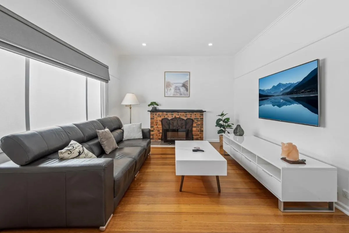 Spacious 3-Bed With Outdoor Dining Near Airport — 3