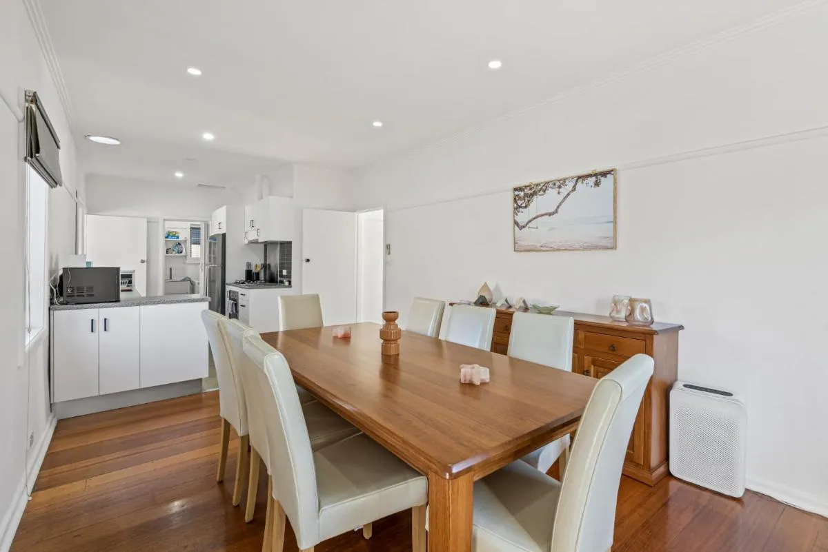 Spacious 3-Bed With Outdoor Dining Near Airport — 4