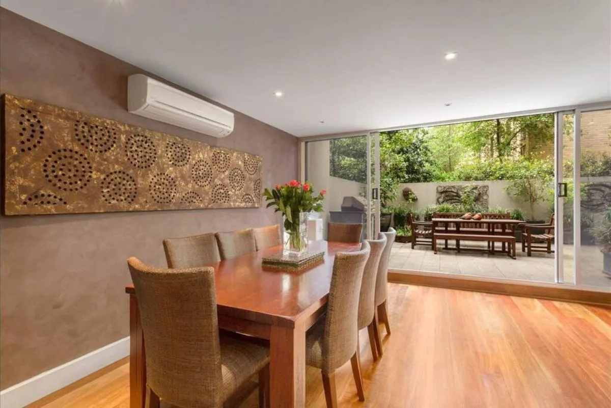 Spacious 4 brm Gem right in the heart of the city — 5