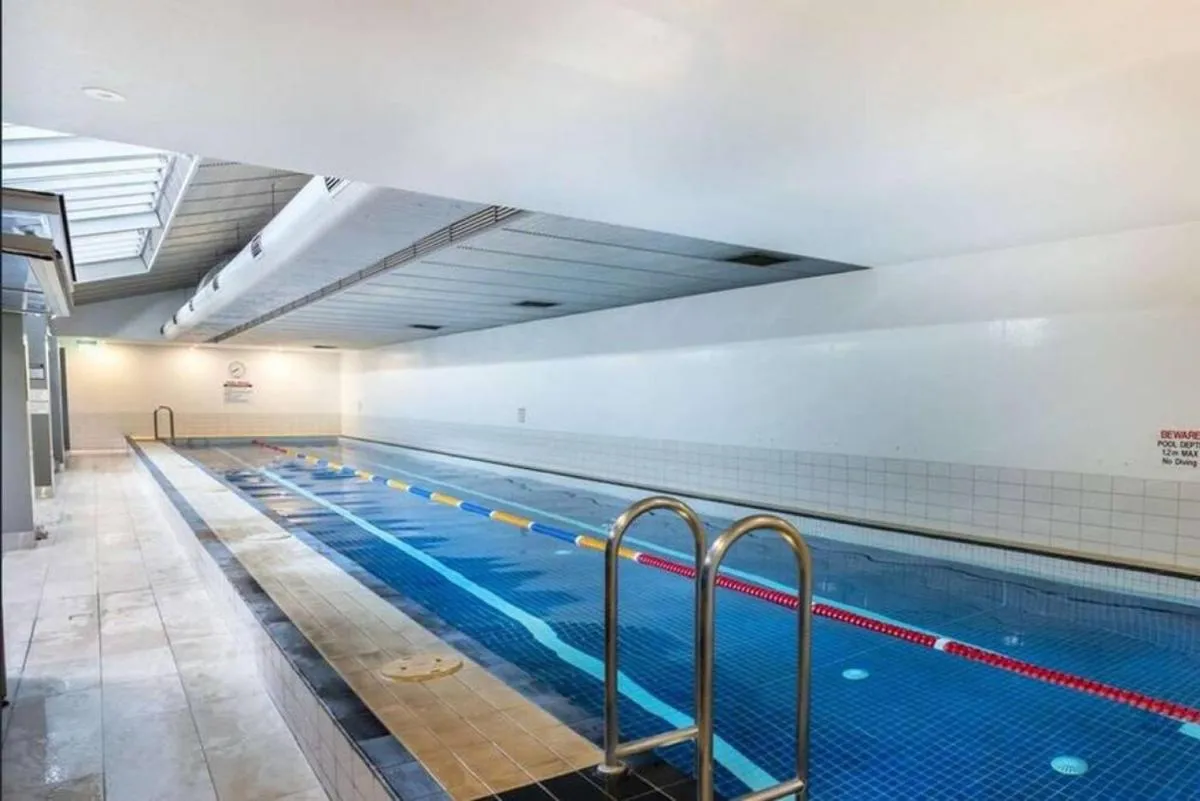 Spacious 4 brm Gem right in the heart of the city — 4