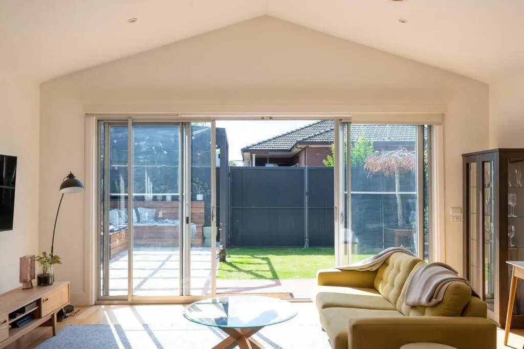 Spacious light-filled 3BD sanctuary in Northcote — 5