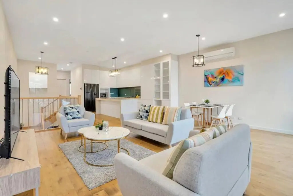 Spacious townhouse — 5