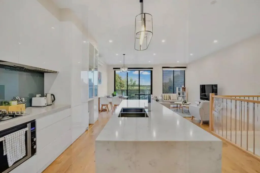 Spacious townhouse — 4