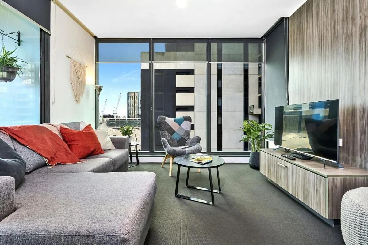 Spencer St Serenity Stylish Urban Escape in the CBD — 5