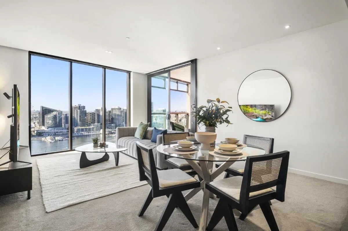 Stunning 2-Bed Apartment with Water Views — 5