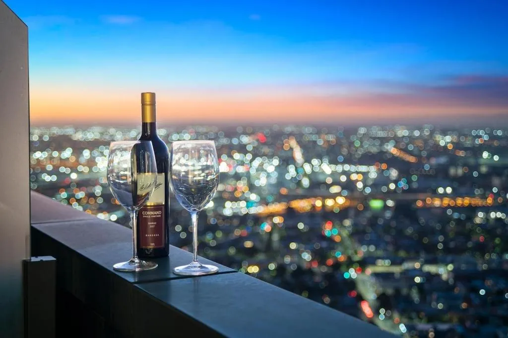 Stunning CBD Apartment with Amazing Views and Parking!