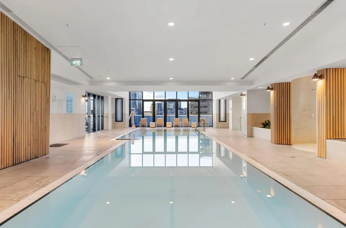 Stunning CBD Apartment with Amazing Views and Parking! — 3