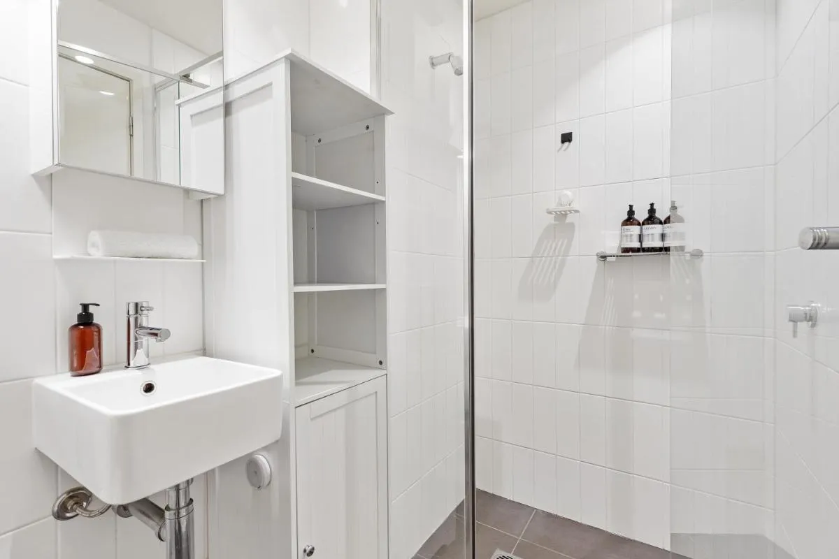 Stunning City Views Apt w Balcony & Study Desk! — 3