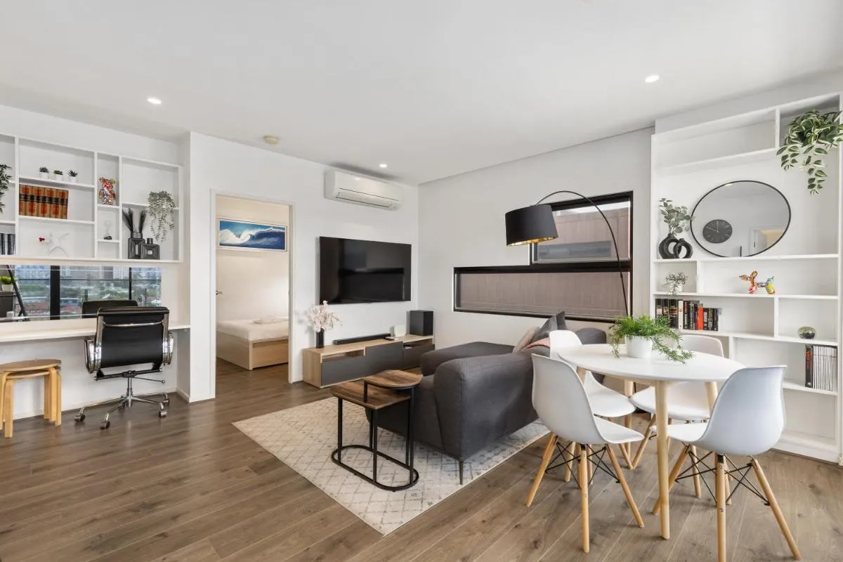 Stunning City Views Apt w Balcony & Study Desk! — 4