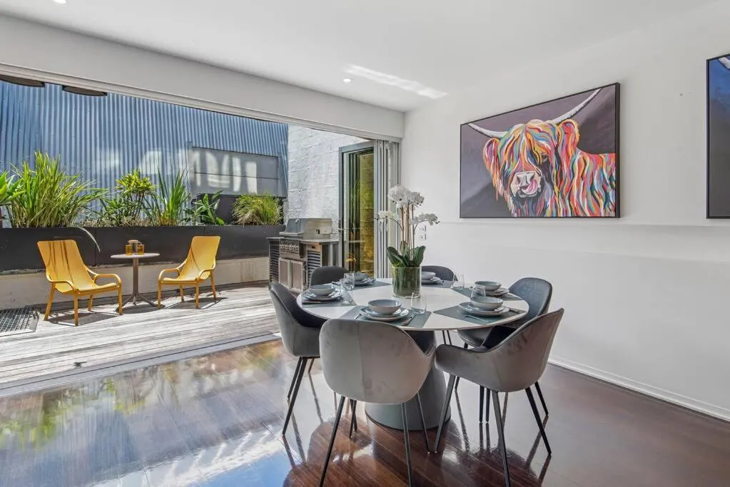 Stunning Executive Townhouse in Richmond — 4