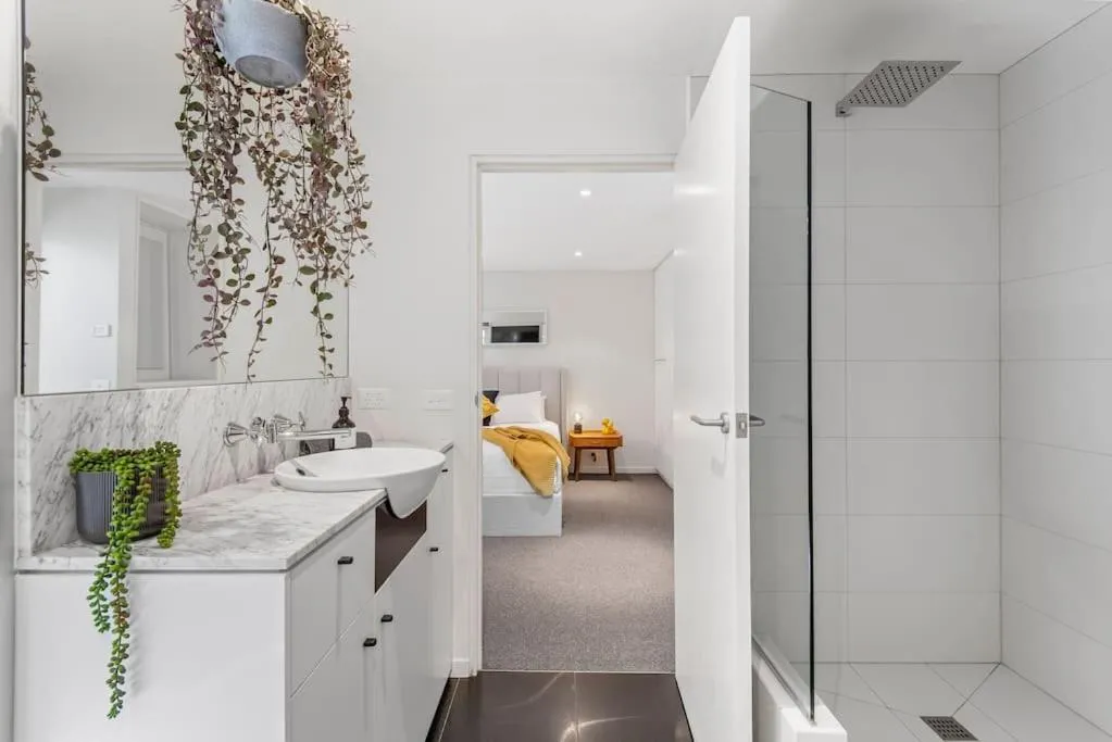Stunning Executive Townhouse in Richmond — 3