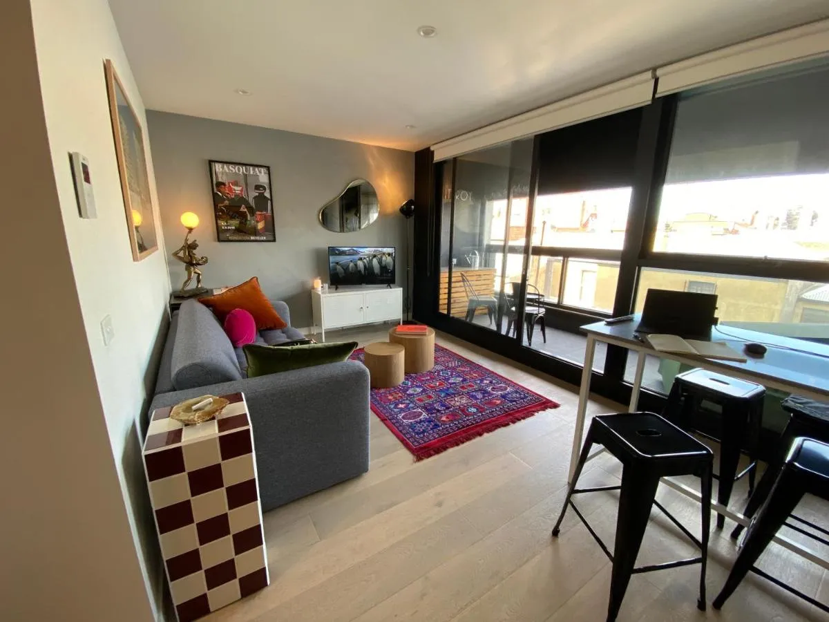 Stylish 1BR in the heart of Trendy Fitzroy — 2