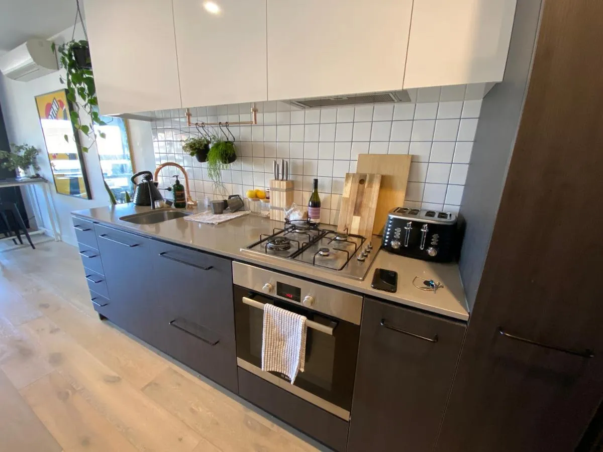 Stylish 1BR in the heart of Trendy Fitzroy — 3