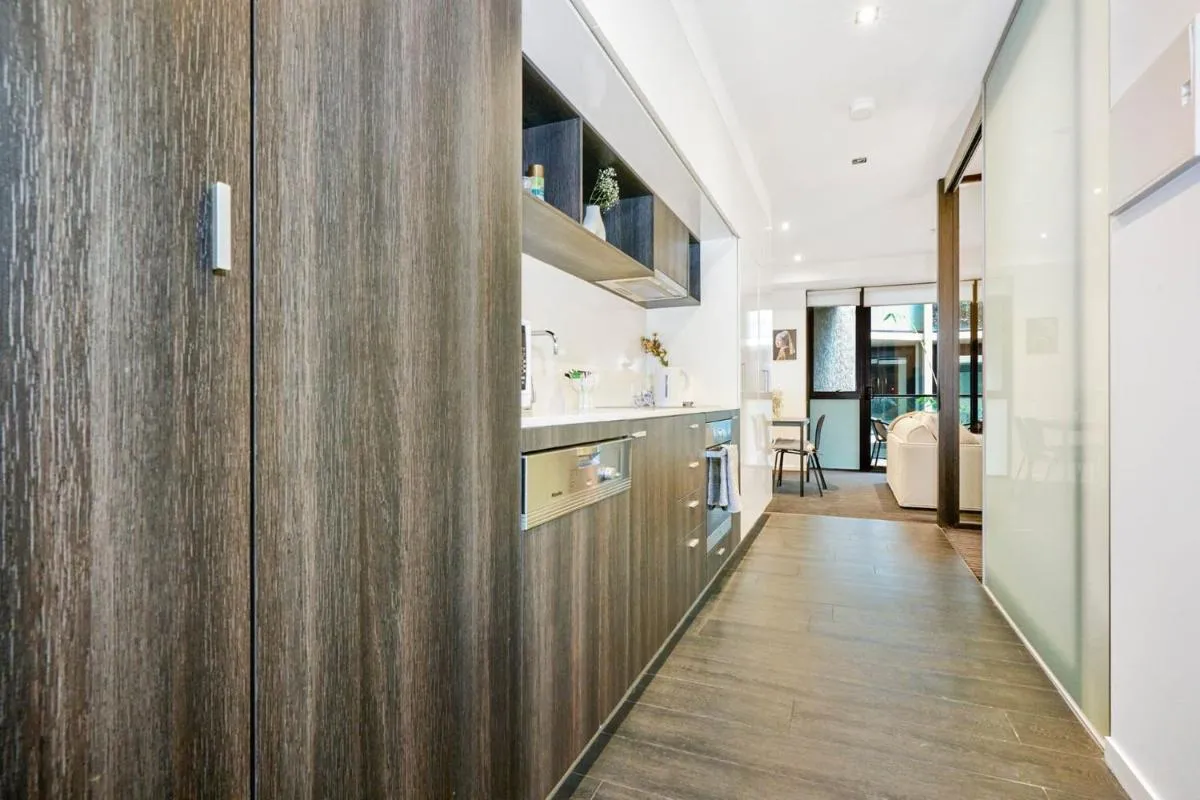 Stylish 1 Bedroom Retreat in St Kilda w Car Park — 5