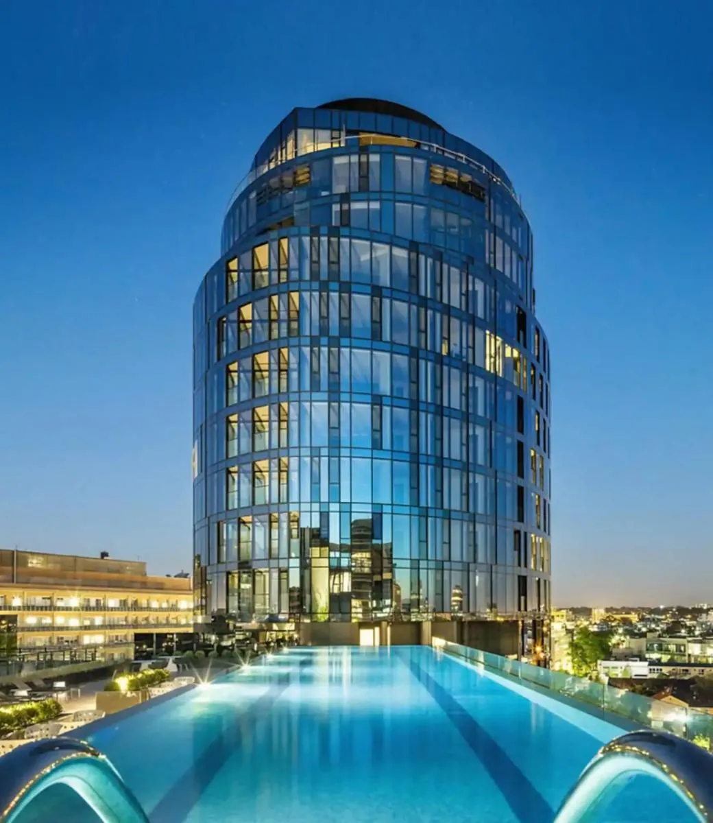 Stylish 2BR Apartment St Kilda Rd w Pool Parking — 5