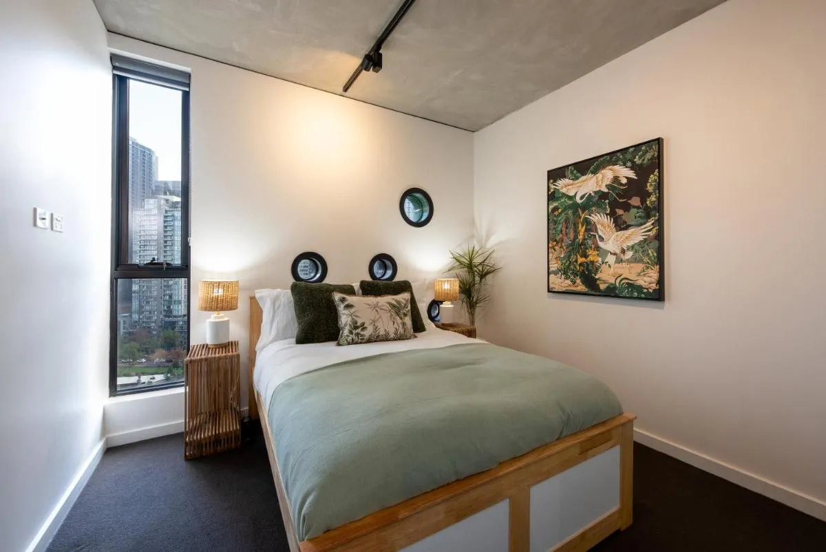 Stylish 2-Bed Apt in Southbank with Parking — 2