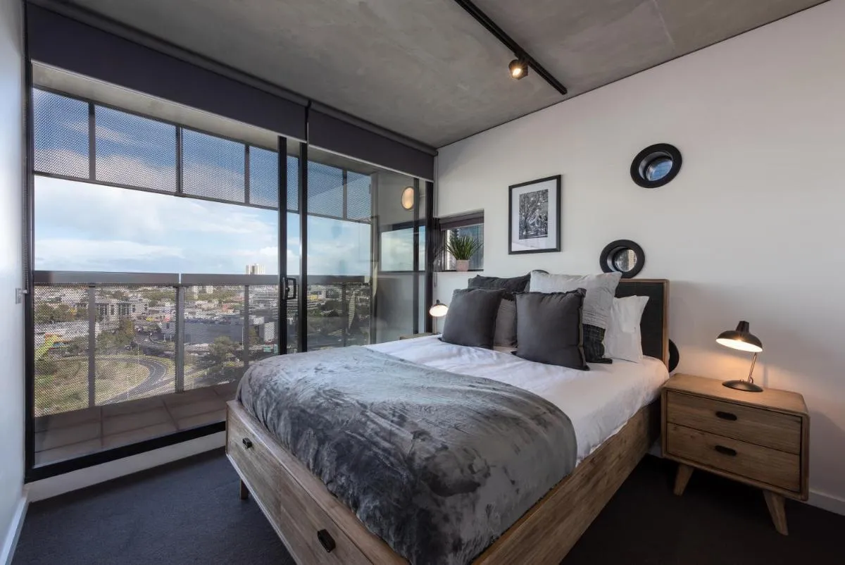 Stylish 2-Bed Apt in Southbank with Parking — 4