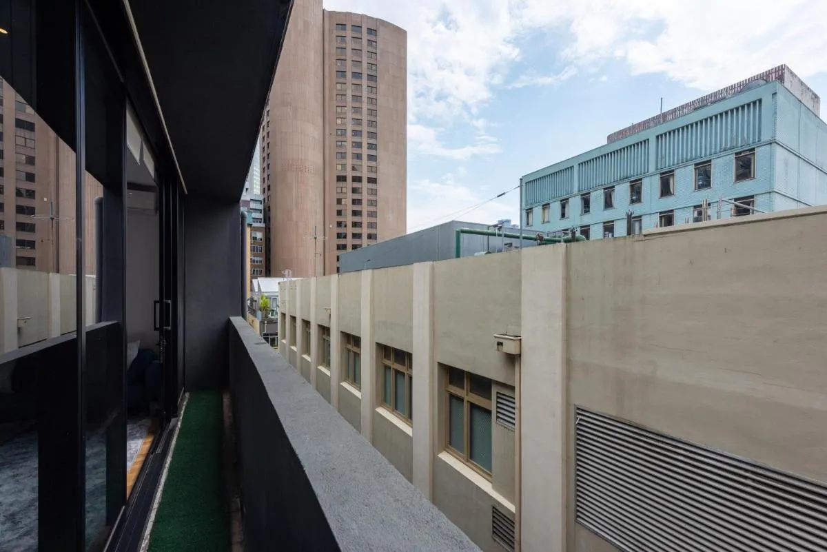 Stylish 3-bed Unit in the Heart of Melbourne CBD! — 4