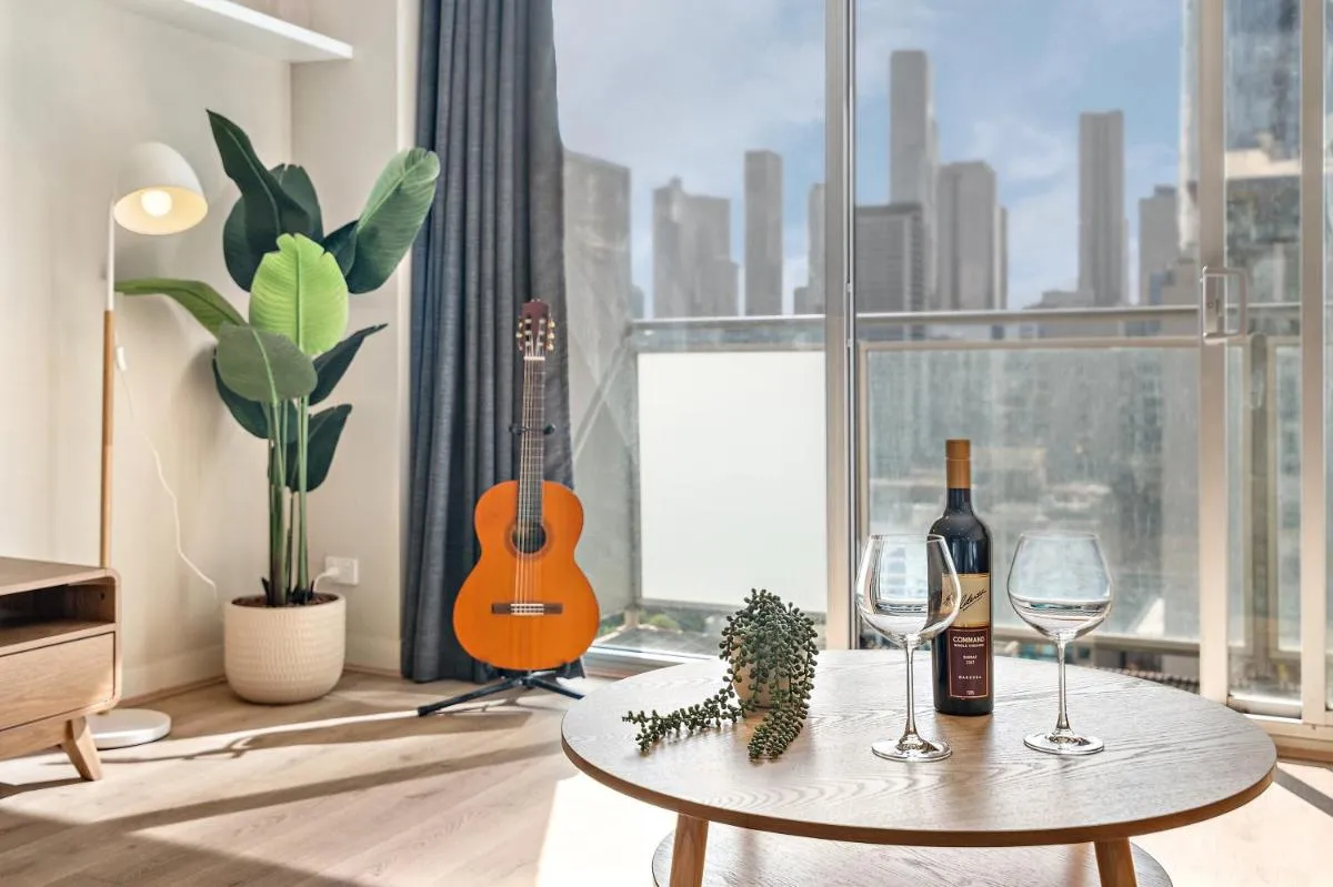 Stylish CBD Apartment Urban Escape & Epic Views! — 3