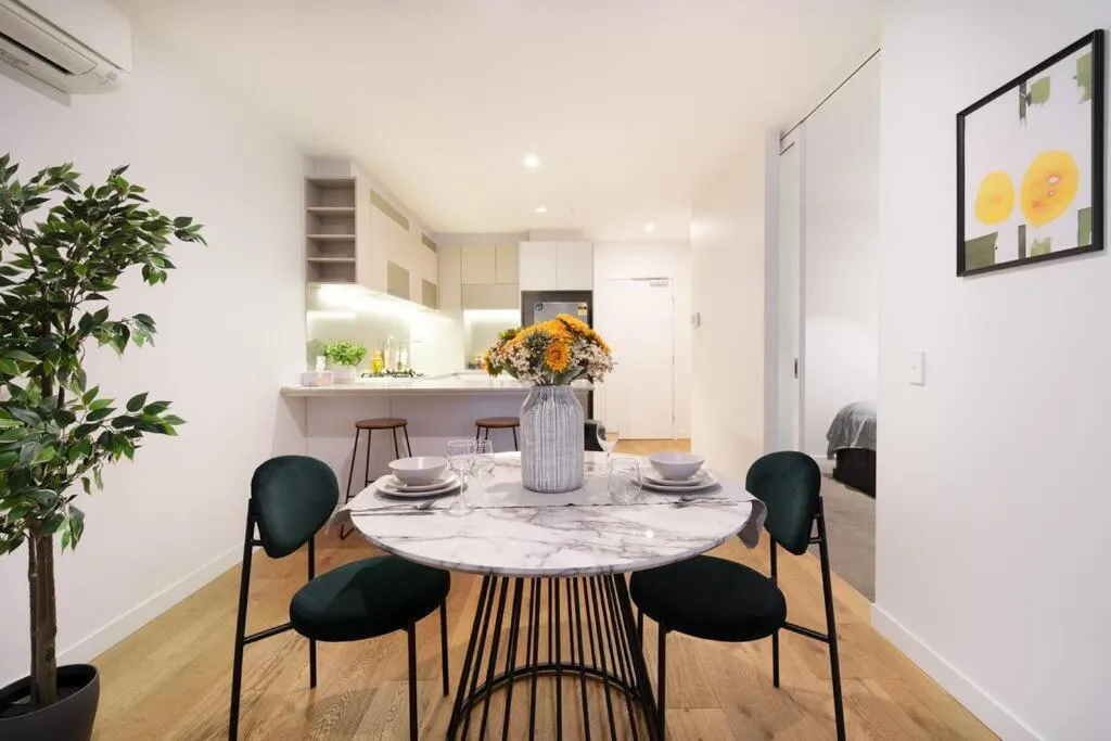 Stylish CBD apt in prime location w Balcony#TF25