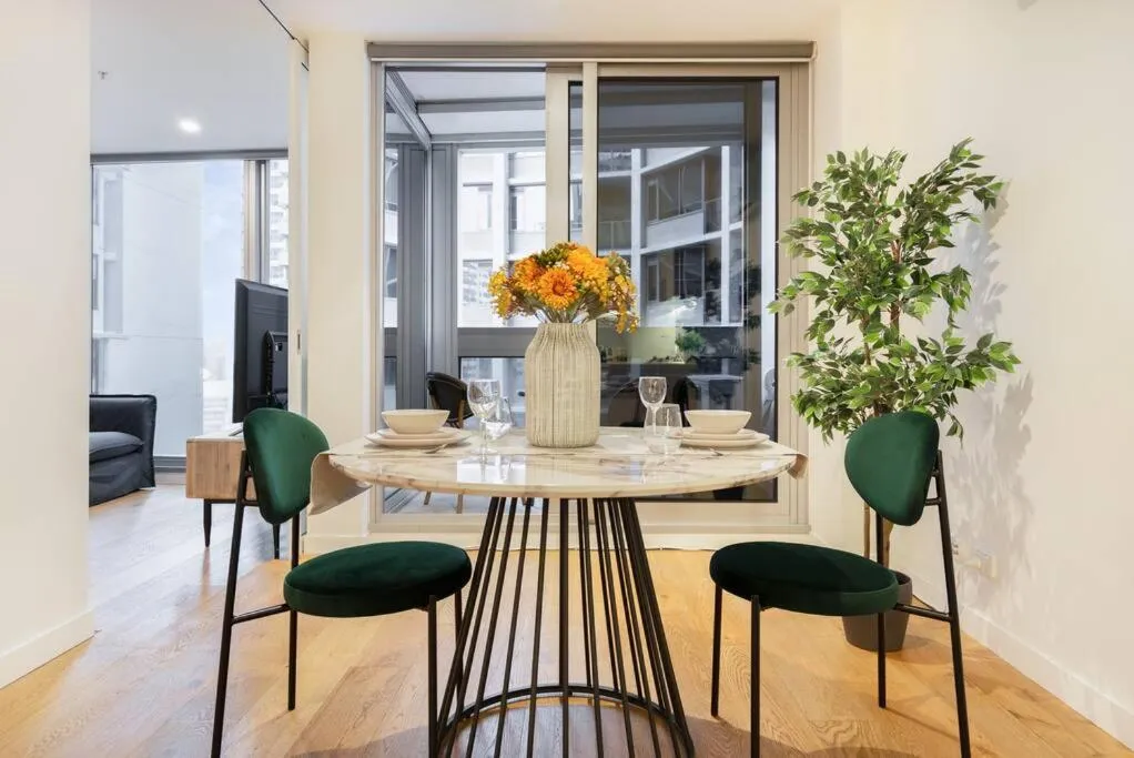 Stylish CBD apt in prime location w Balcony#TF25 — 4