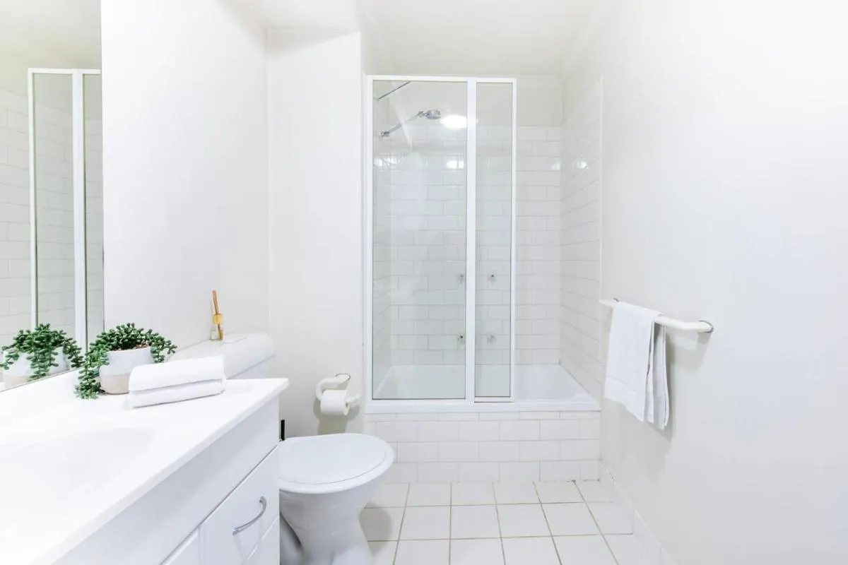 Stylish Cosy Gem w Pool, Tennis Court, & Parking — 3