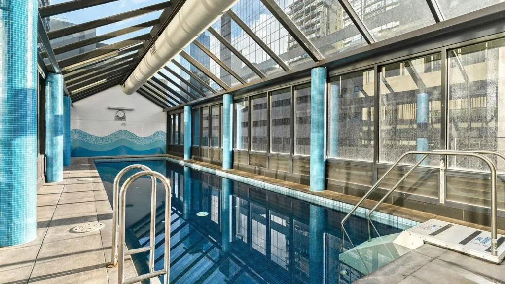 Stylish Cosy Gem w Pool, Tennis Court, & Parking