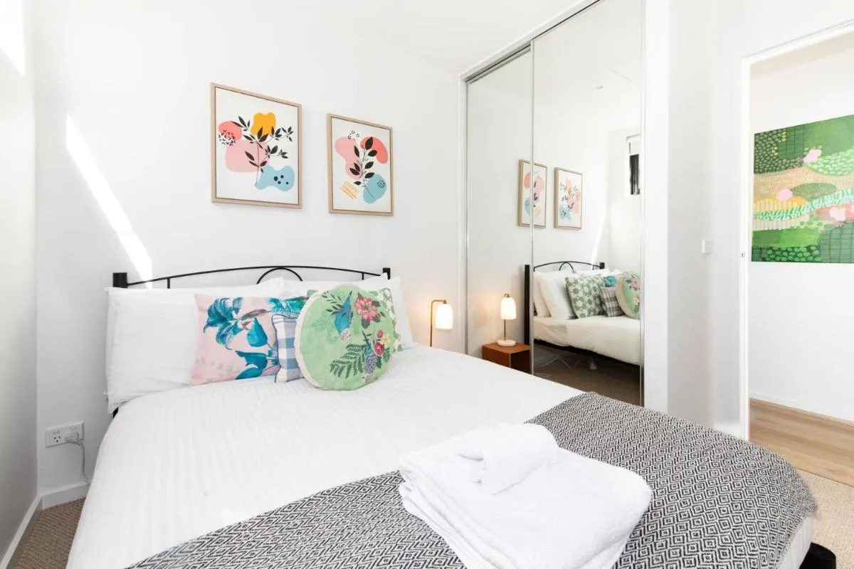 Stylish Urban Retreat Prime Location — 2