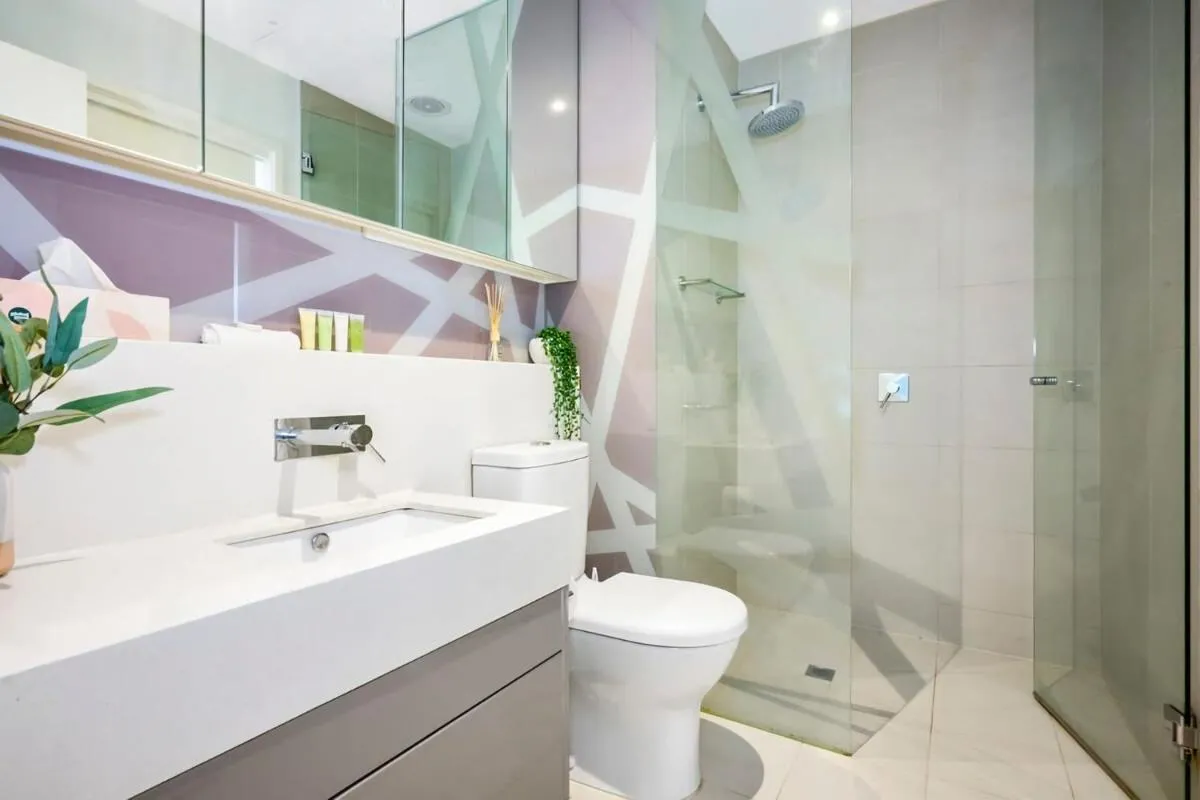 Stylish Urban Retreat Prime Location — 3