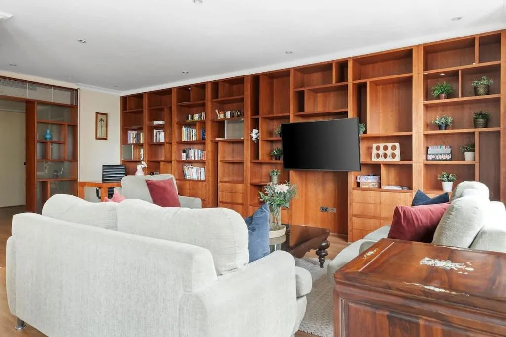 Stylish & Cozy 4BR Retreat with FREE Parking