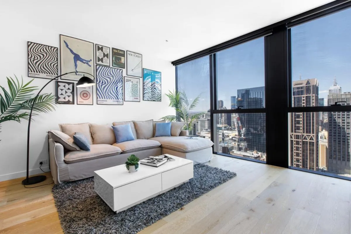 Stylish & Spacious NYC Style, Central CBD 3BR Apt — 2