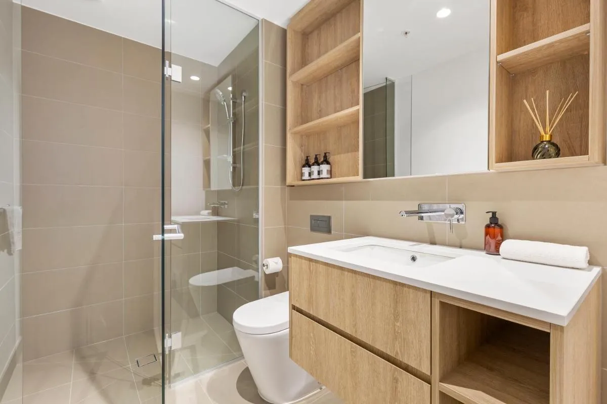 Stylish & Vibrant Apt In Best Location w Gym, Pool — 3