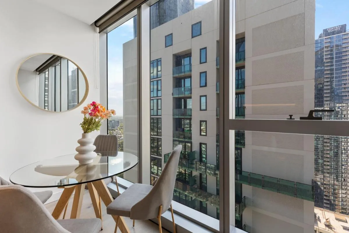 Stylish & Vibrant Apt In Best Location w Gym, Pool — 5
