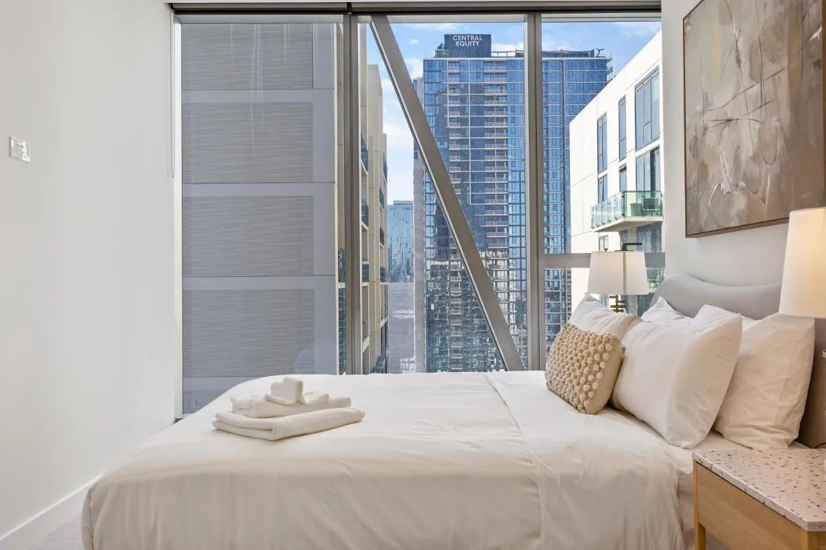 Stylish & Vibrant Apt In Best Location w Gym, Pool — 2