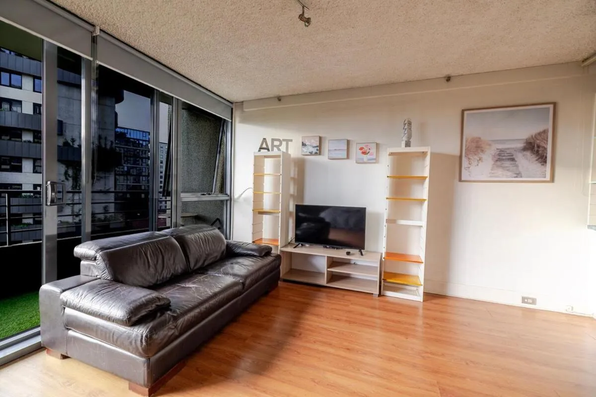 Sunny Retreat & Balcony Near Albert Park — 5