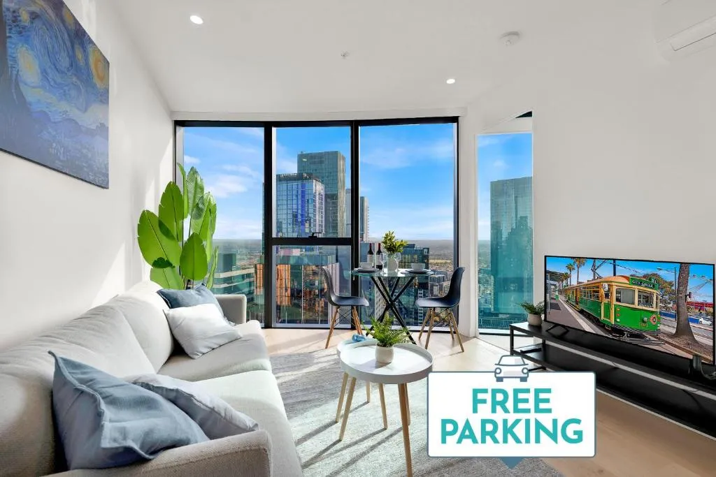 Tallest Building Melbourne Central – Skyline Luxury – Aurora Apartment with Epic Views & Pool Access